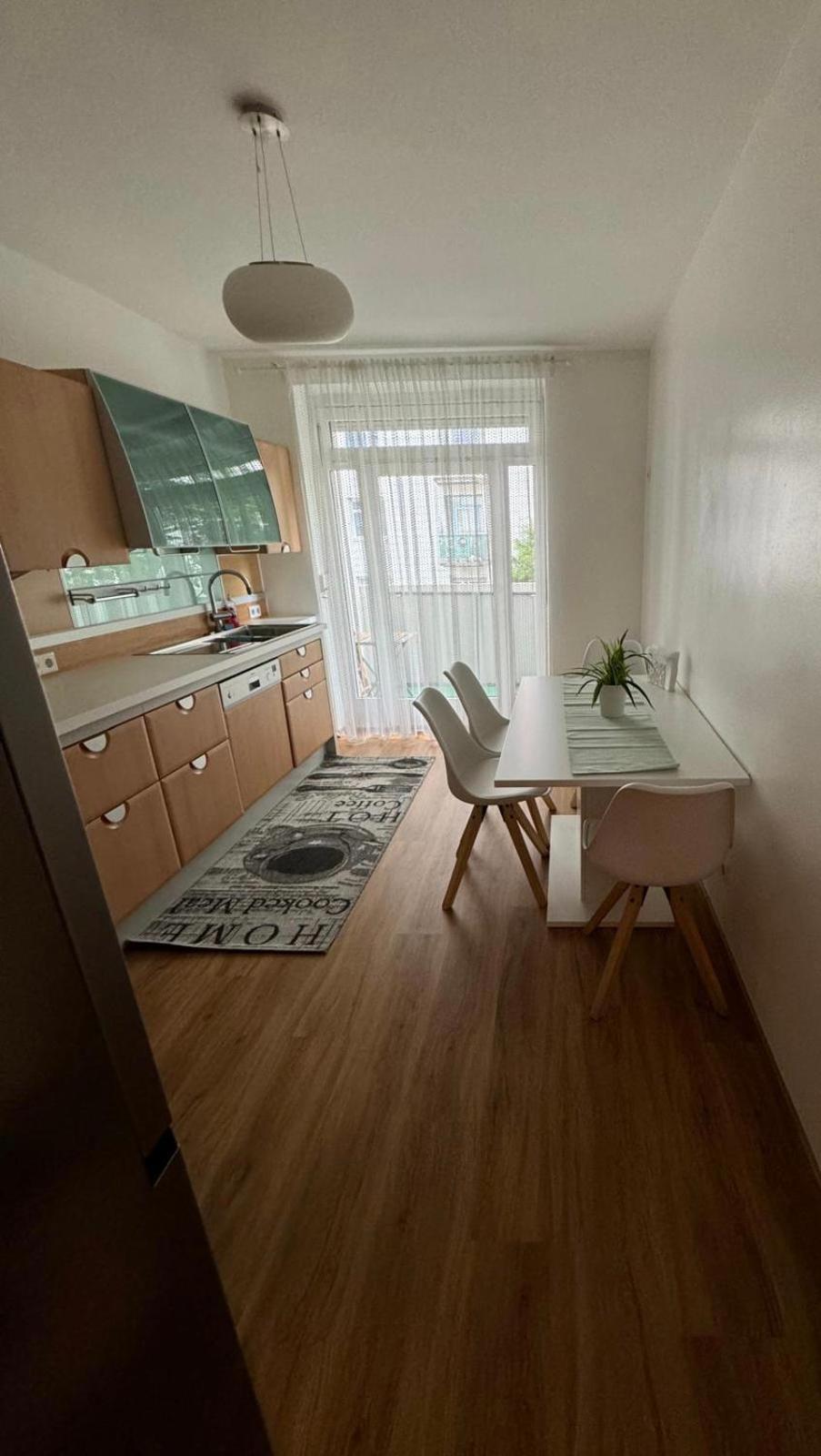 Sunny&elegant apartament in central location Graz Esterno foto